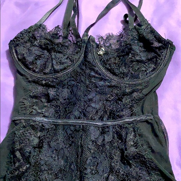 Lingerie - Picture 3 of 5